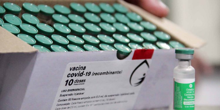 Prefeito pede ao Estado antecipação da vacinação de profissionais da Educação e Segurança Pública