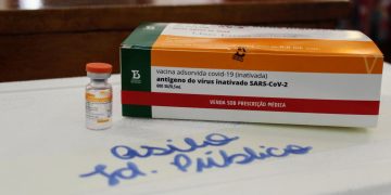 Covid-19: 100% dos idosos residentes em asilos receberam a 1ª dose da vacina