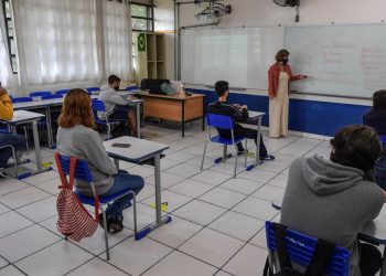 Conselho Estadual da Educação determina 1/3 de aulas presenciais obrigatórias 