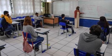 Conselho Estadual da Educação determina 1/3 de aulas presenciais obrigatórias 