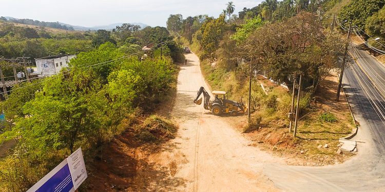 Prefeito vistoria a obras paralisadas da Perimetral Norte