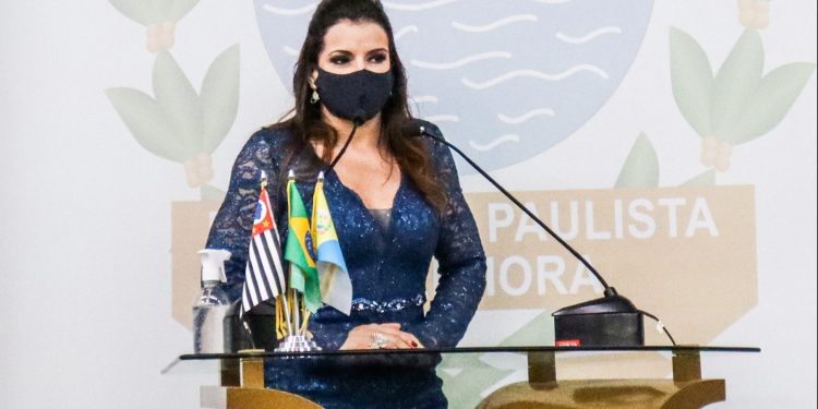 Gi Borboleta é eleita presidente da Câmara para o biênio