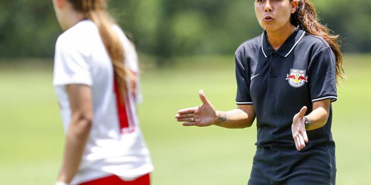 Melhor técnica do Paulistão renova com o Bragantino até 2022