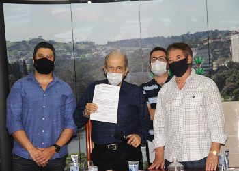 Assinadas ordens de serviços das obras no Jardim Público e Ginásio Agostinho Ercolini