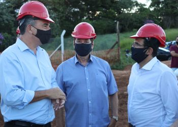Secretário estadual de Habitação visita residencial de idosos Vida Longa