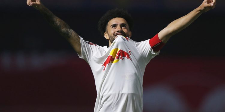 Claudinho é escolhido o melhor jogador do Brasileirão