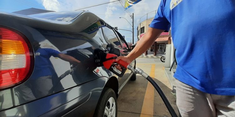 Gasolina e diesel tem novo aumento de preço, o quarto só este ano