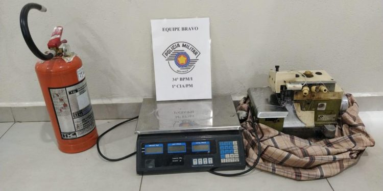 Equipe Bravo prende homem furtando máquina de costura na João Franco