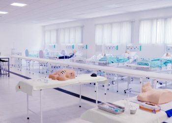 Representante do Estado visita às instalações da USF para novos leitos