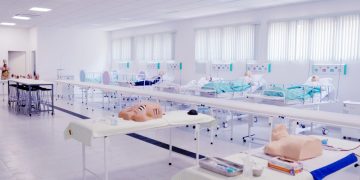 Representante do Estado visita às instalações da USF para novos leitos