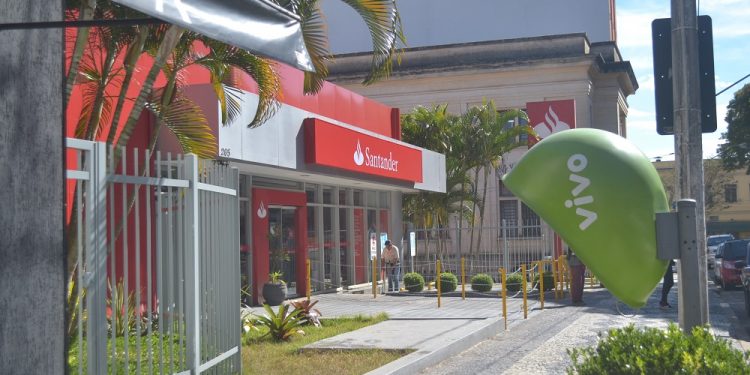 Bancos abrirão no feriadão,  mas orientação é priorizar atendimento virtual