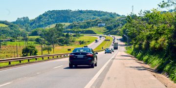 Corpo de homem assassinado é desovado na Fernão Dias
