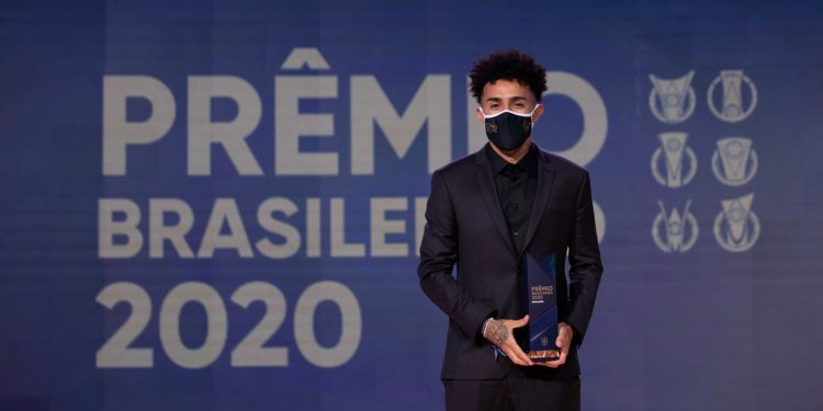 Claudinho escreve seu nome na história do Bragantino como o mais premiado