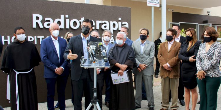 Serviço de radioterapia do HUSF atenderá pacientes de Bragança e região