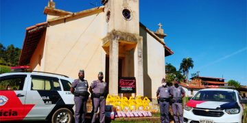 PM realizada Ação Páscoa Solidária em vilarejo no Araras do Mori