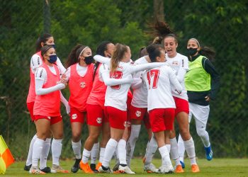 Meninas do Bragantino goleiam de novo e lideram no Brasileiro A2