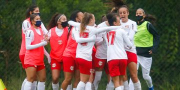 Meninas do Bragantino goleiam de novo e lideram no Brasileiro A2