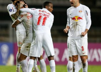 Bragantino faz lição de casa e avança na Sul-Americana