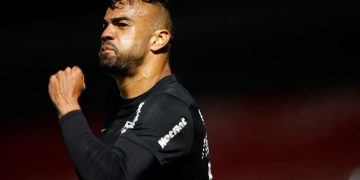 Vitória recoloca o Bragantino na briga pela vaga na Sul-Americana