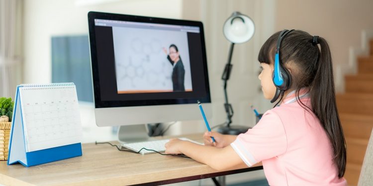 10 dicas para melhorar o desempenho do seu filho nas aulas on-line  
