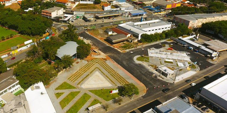 Sem data definida : Faltam poucos ajustes para Praça da Poesia ser liberada 