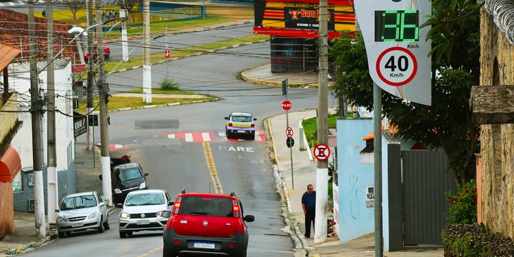 Lombadas eletrônicas começam a funcionar hoje 