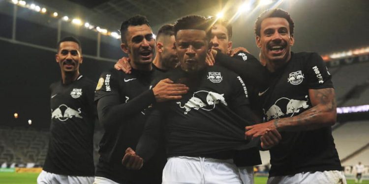 De virada, Bragantino bate o Corinthians e entra no G4 