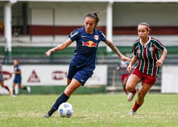 Meninas vencem o Flu e se isolam na liderança do Brasileiro Feminino