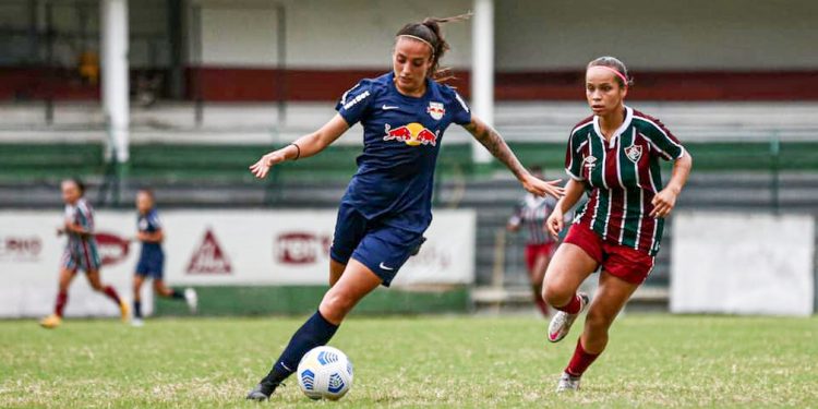 Meninas vencem o Flu e se isolam na liderança do Brasileiro Feminino