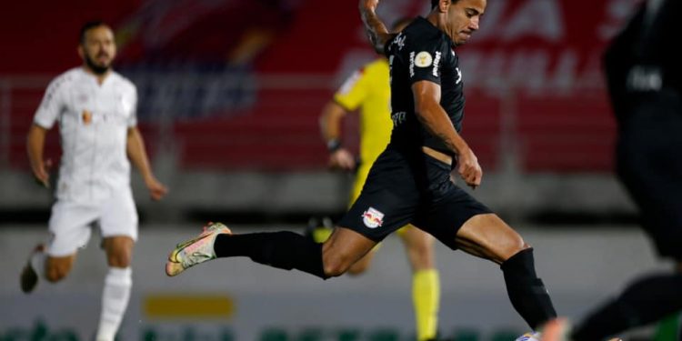 COM SABOR DE DERROTA: Sem criatividade, Bragantino abre 2 x 0 mas deixa Fluminense empatar