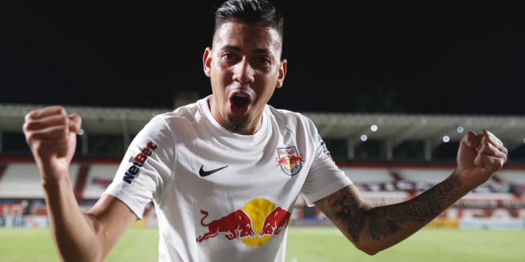 Vitória em Goiânia mantém o Bragantino na liderança do Brasileirão