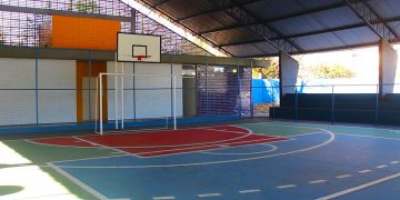 Prefeitura conclui reforma  da quadra na escola  Padre Donato Vaglio