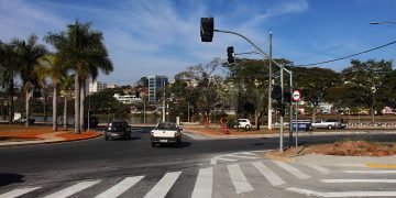 Com 44 mil carros por dia:   Semáforos da rotatória São Francisco estão em fase de testes 