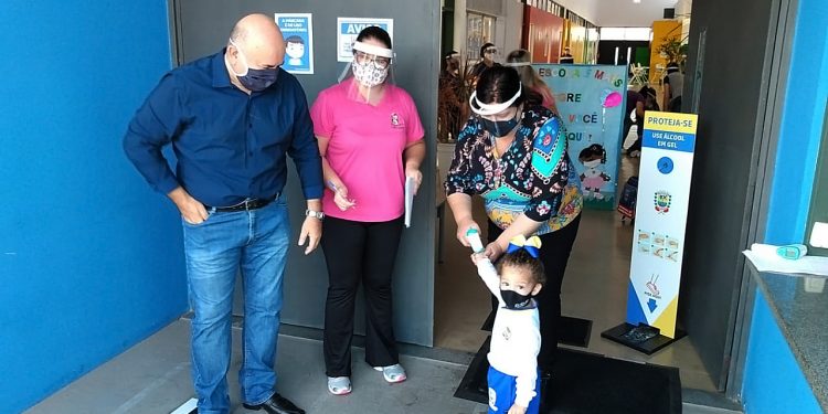 Na Rede Municipal de Ensino:  Pandemia exige inovações e prefeitura investirá em tablets e capacitação 