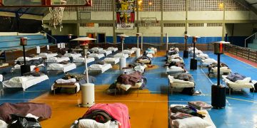 Frente Fria:  Abrigo temporário acolhe pessoas e animais em Ginásio Municipal 