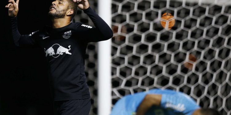 2 x 2 COM O SANTOS: Com defensiva falha, Bragantino empata de novo em casa