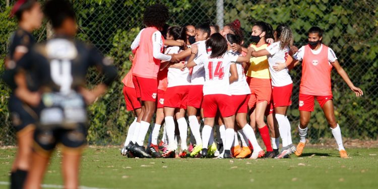 BRASILEIRÃO FEMININO: Meninas do Bragantino espantam a ‘zebra’ e avançam às quartas de final