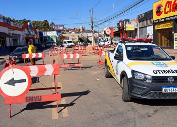 Obras de combate a enchentes na Avenida Jose Gomes da Rocha Leal causam transtornos naturais