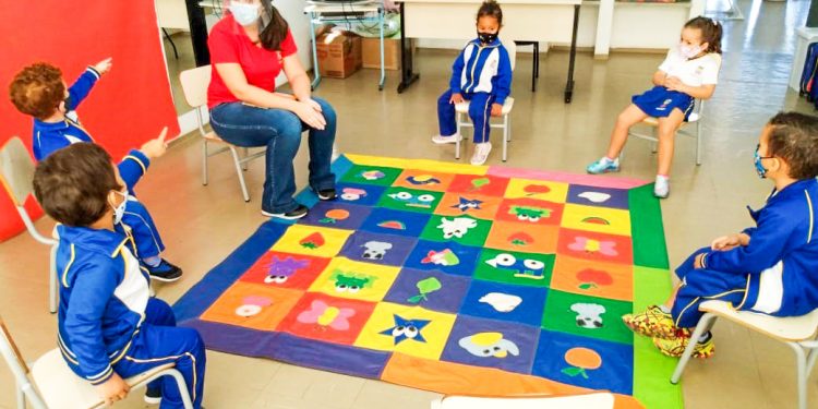 Na Rede Municipal de Ensino:  Pandemia exige inovações e prefeitura investirá em tablets e capacitação 