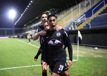 Com dificuldades, Bragantino avança na Sul-Americana após empate com o Del Valle