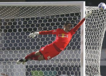 Cleiton salva Bragantino da derrota diante do Sport