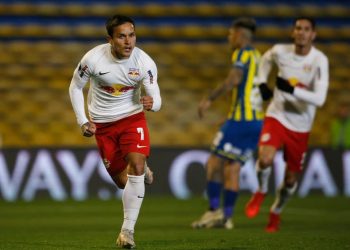 Zaga falha: Bragantino sofre para vencer o Rosário