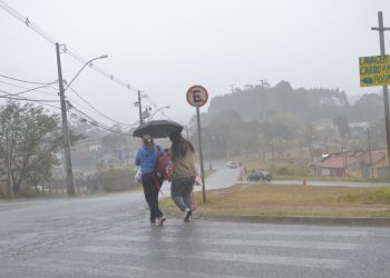 Fim de semana deve ser de chuva