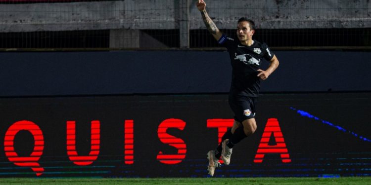 Com golaço de Artur, Bragantino vence e passa à semifinal da Copa Sul-Americana