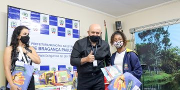 Incentivo à leitura:  Mais de 53 mil livros serão distribuídos nas 72 escolas da rede municipal 