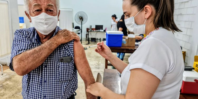 Covid-19: Secretaria de Saúde abre agendamento de 2ª e 3ª doses a partir das 12h