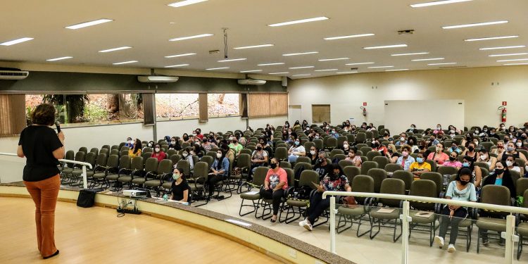 Bolsistas do Programa Emergencial iniciam os cursos de qualificação