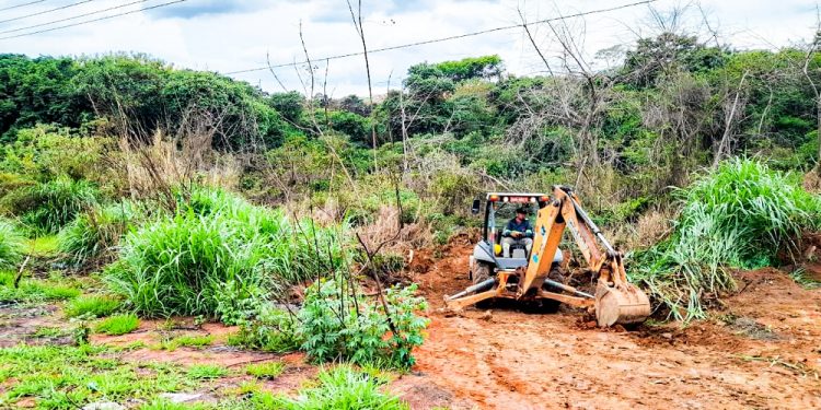 SABESP á autuada por lançar esgoto em córrego dentro de APP