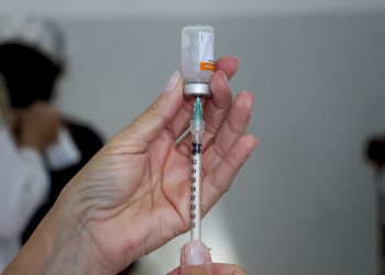 QUINTA E SEXTA: Secretaria realizará vacinação SEM AGENDAMENTO contra a Covid-19