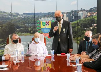 Prefeito Jesus Chedid é agraciado com medalha da Força Expedicionária